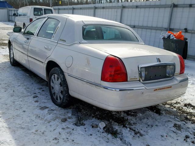 1LNHM83W73Y647664 - 2003 LINCOLN TOWN CAR C WHITE photo 3