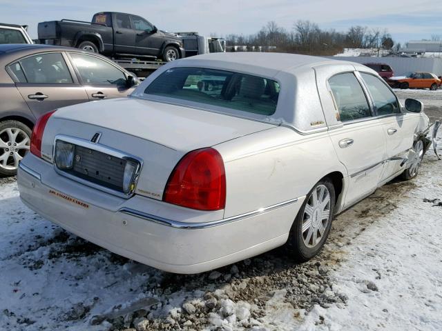 1LNHM83W73Y647664 - 2003 LINCOLN TOWN CAR C WHITE photo 4