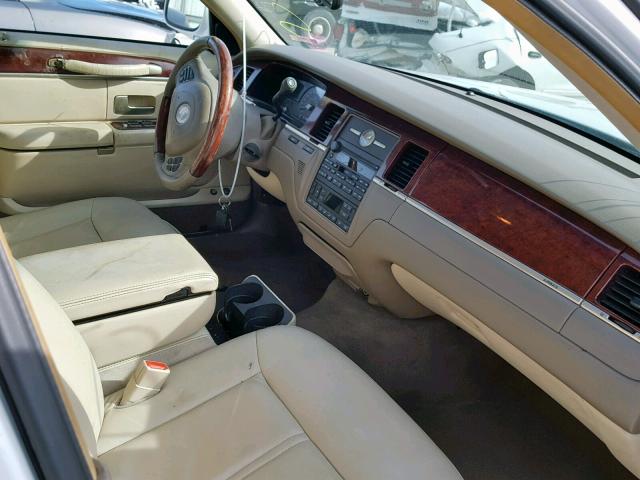 1LNHM83W73Y647664 - 2003 LINCOLN TOWN CAR C WHITE photo 5