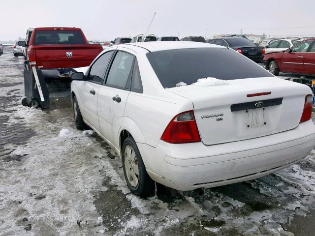 1FAFP34N17W145414 - 2007 FORD FOCUS ZX4 WHITE photo 3