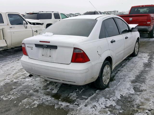 1FAFP34N17W145414 - 2007 FORD FOCUS ZX4 WHITE photo 4