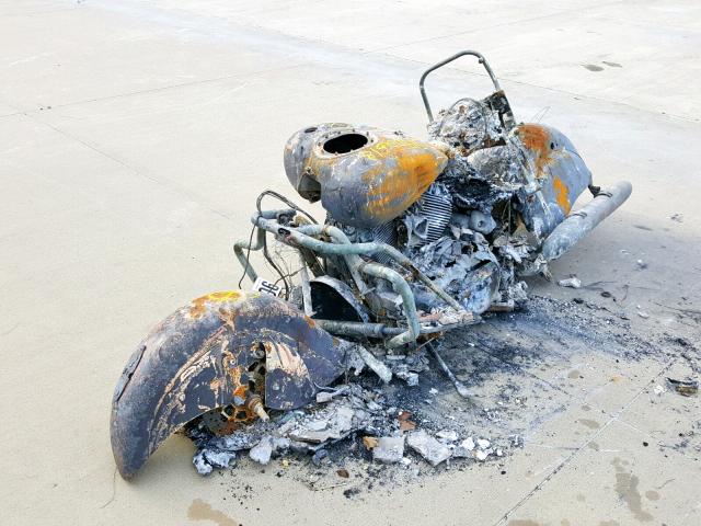 56KTRAAA8H3346303 - 2017 INDIAN MOTORCYCLE CO. ROADMASTER BURN photo 2