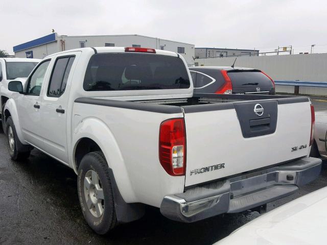 1N6AD07W88C416694 - 2008 NISSAN FRONTIER C WHITE photo 3