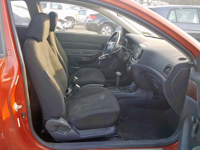 KMHCM3AC8AU168213 - 2010 HYUNDAI ACCENT BLU ORANGE photo 5