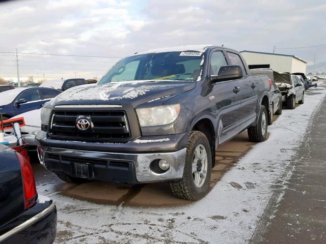 5TFDY5F11BX196709 - 2011 TOYOTA TUNDRA CRE BLACK photo 2