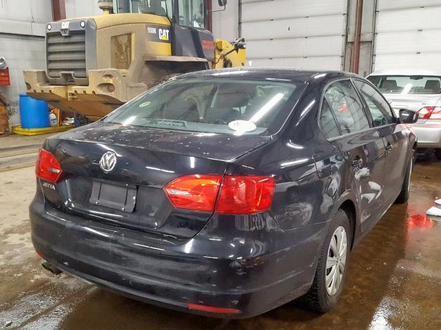 3VW2K7AJ3EM394467 - 2014 VOLKSWAGEN JETTA BASE Սև լուսանկար 4