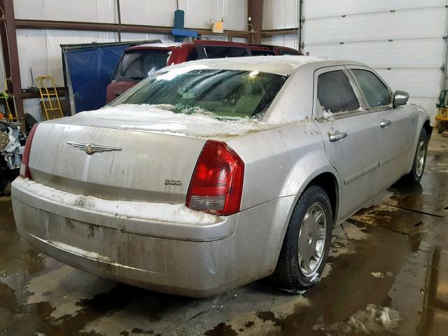 2C3JA53G15H650146 - 2005 CHRYSLER 300 TOURIN SILVER photo 4