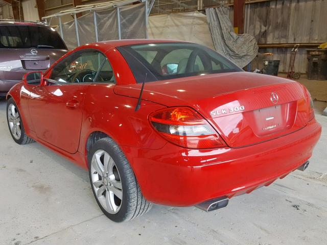 WDBWK5EA7AF228447 - 2010 MERCEDES-BENZ SLK 300 RED photo 3