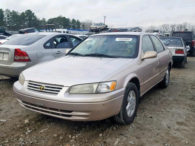 4T1BG22K5VU762749 - 1997 TOYOTA CAMRY CE TAN photo 2