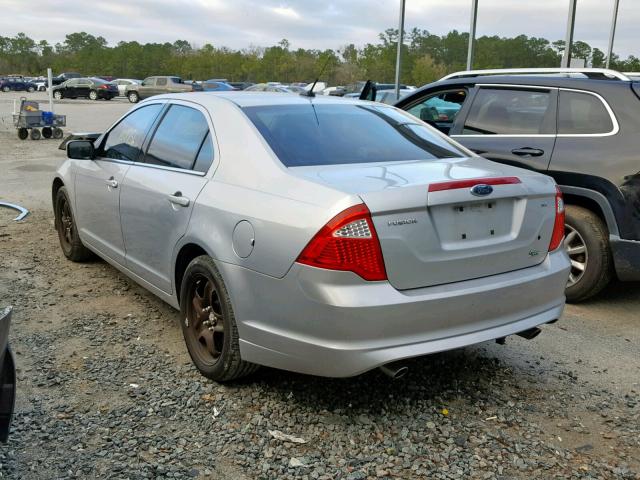 3FAHP0HG3AR100231 - 2010 FORD FUSION SE SILVER photo 3