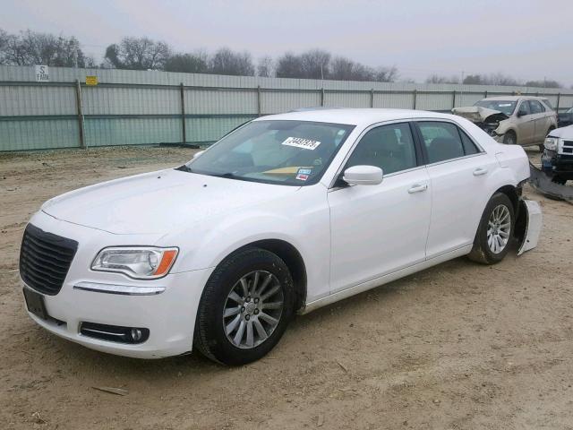 2C3CCAAG7DH551537 - 2013 CHRYSLER 300 WHITE photo 2