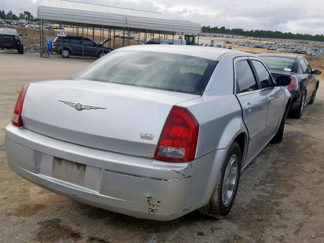 2C3JA53G35H540053 - 2005 CHRYSLER 300 TOURIN SILVER photo 4