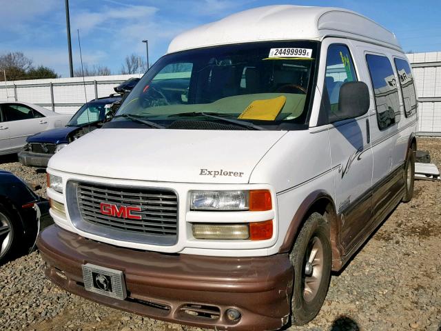 1GDFG15R721201132 - 2002 GMC SAVANA RV WHITE photo 2