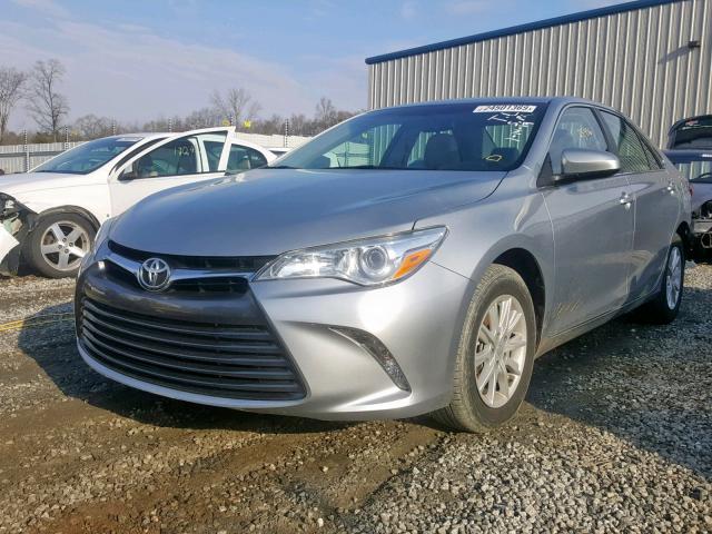 4T1BF1FK6HU272459 - 2017 TOYOTA CAMRY LE SILVER photo 2