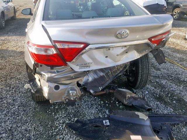 4T1BF1FK6HU272459 - 2017 TOYOTA CAMRY LE SILVER photo 9