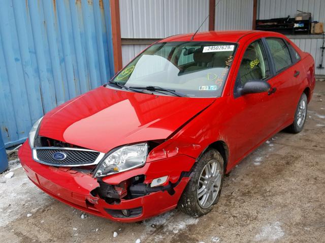 1FAHP34N97W124576 - 2007 FORD FOCUS ZX4 RED photo 2