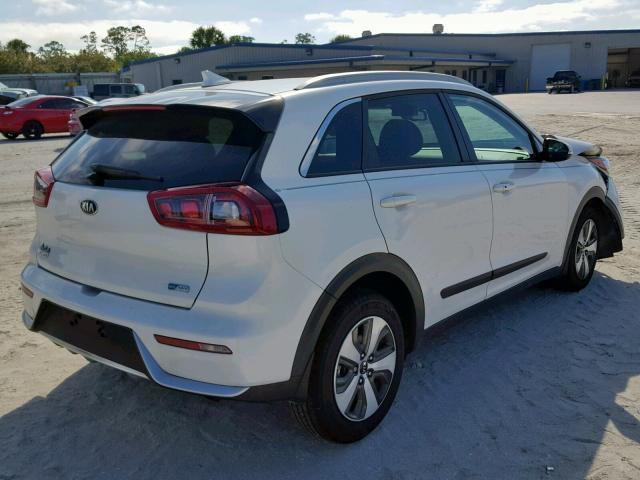 KNDCC3LC5J5118433 - 2018 KIA NIRO EX WHITE photo 4