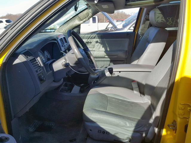 1D7HE48J26S701926 - 2006 DODGE DAKOTA QUA YELLOW photo 5