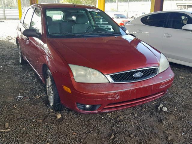 3FAFP37N95R132597 - 2005 FORD FOCUS ZX5 RED photo 1