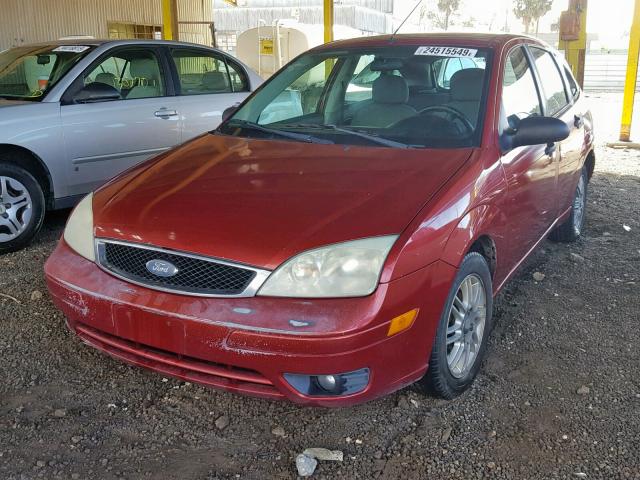 3FAFP37N95R132597 - 2005 FORD FOCUS ZX5 RED photo 2
