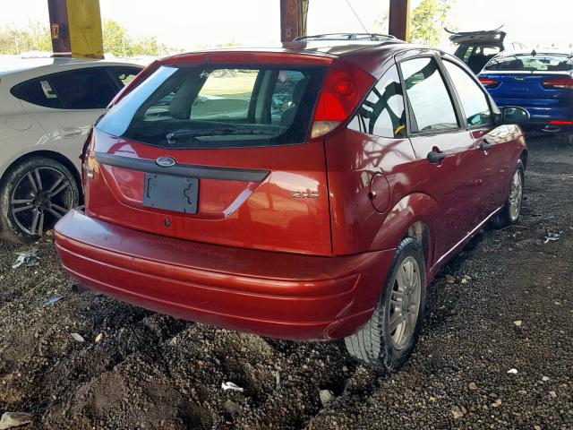 3FAFP37N95R132597 - 2005 FORD FOCUS ZX5 RED photo 4