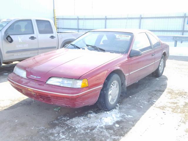 1FAPP6048NH139405 - 1992 FORD THUNDERBIR RED photo 2