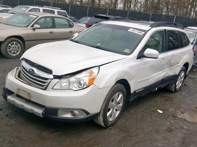 4S4BRDLCXB2424073 - 2011 SUBARU OUTBACK 3. WHITE photo 2