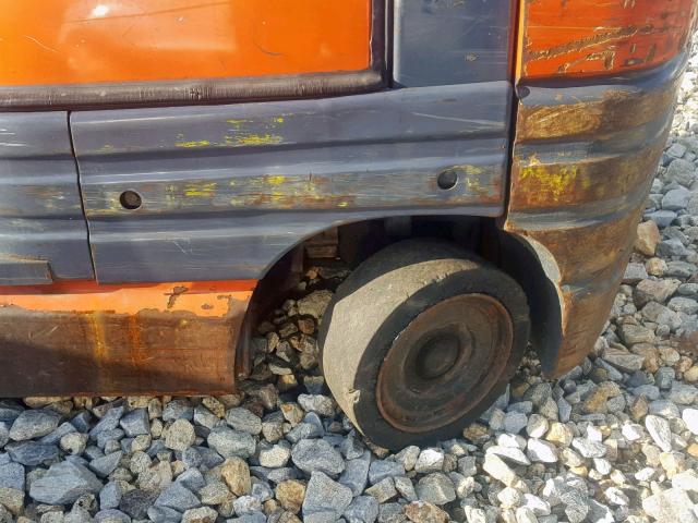 81814 - 1999 TOYOTA FORKLIFT ORANGE photo 9