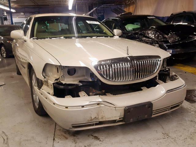 1LNHM83V27Y605643 - 2007 LINCOLN TOWN CAR D CREAM photo 1