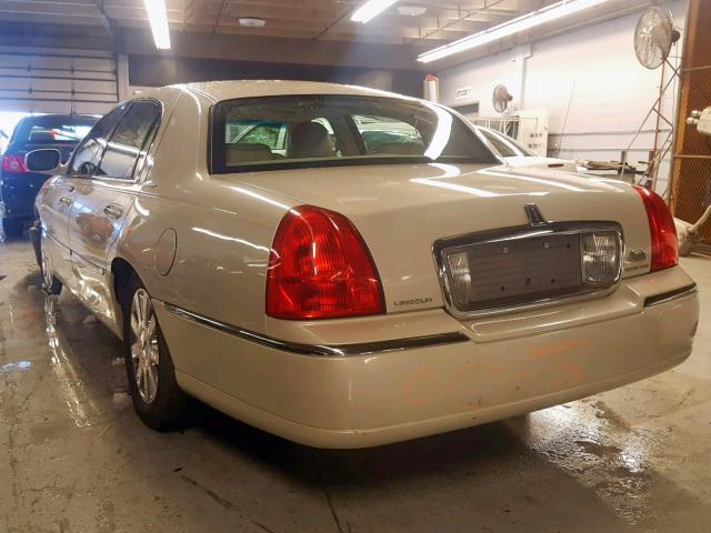 1LNHM83V27Y605643 - 2007 LINCOLN TOWN CAR D CREAM photo 3