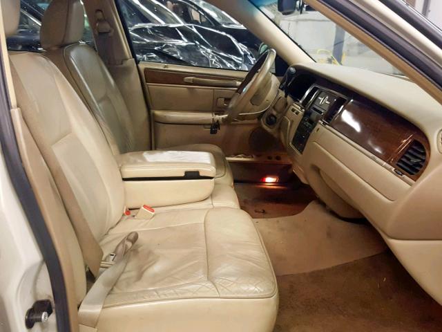 1LNHM83V27Y605643 - 2007 LINCOLN TOWN CAR D CREAM photo 6