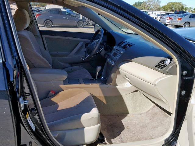 4T1BF3EK8AU548823 - 2010 TOYOTA CAMRY BASE შავი ფოტო 5