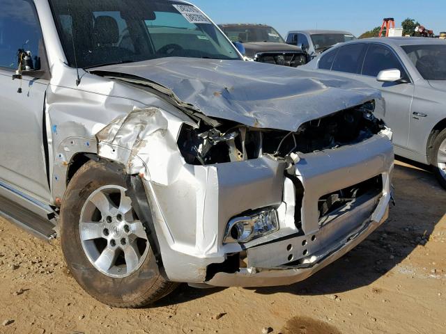 JTEZU5JR0A5005852 - 2010 TOYOTA 4RUNNER SR SILVER photo 9