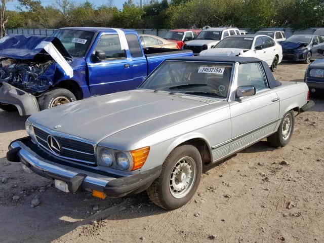 WDBBA45A4DB019612 - 1983 MERCEDES-BENZ 380 SL SILVER photo 2