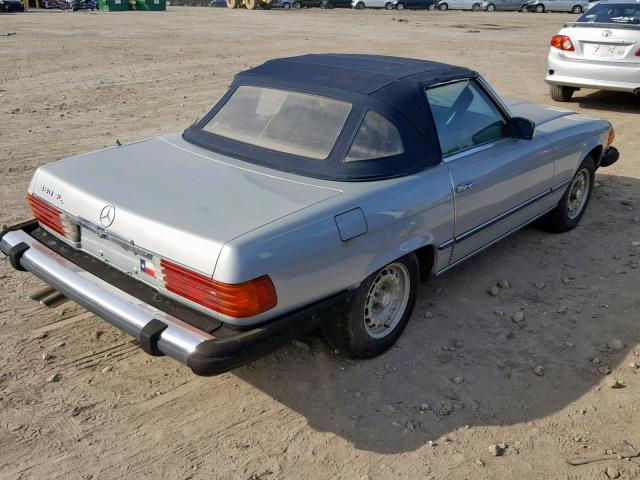 WDBBA45A4DB019612 - 1983 MERCEDES-BENZ 380 SL SILVER photo 4