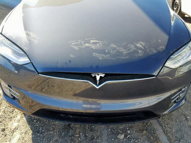 5YJXCAE27JF088344 - 2018 TESLA MODEL X GRAY photo 7