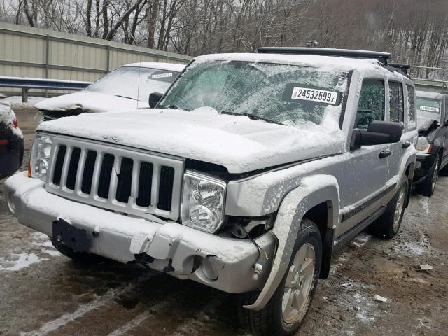 1J8HG48K26C143639 - 2006 JEEP COMMANDER SILVER photo 2