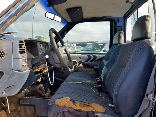 1GCEK14W7VZ186028 - 1997 CHEVROLET GMT-400 K1 BLUE photo 5