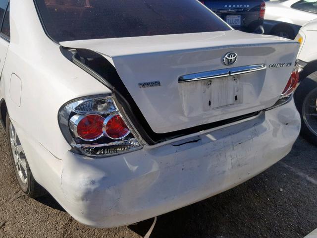 JTDBE32K553036816 - 2005 TOYOTA CAMRY LE WHITE photo 9