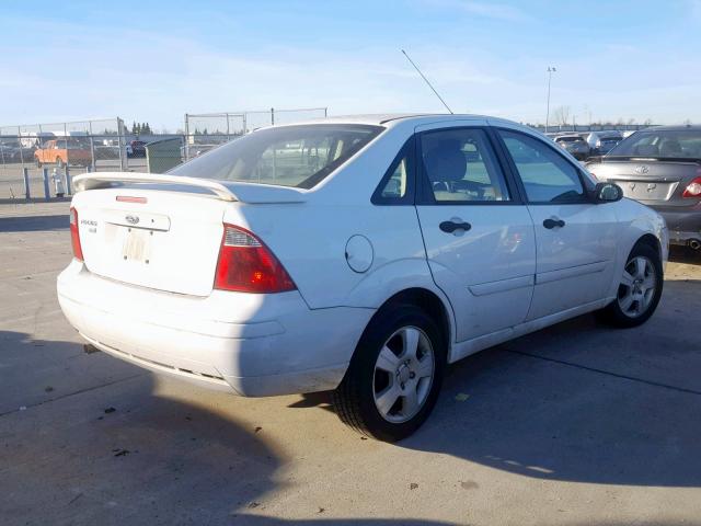 1FAFP34N77W238437 - 2007 FORD FOCUS ZX4 WHITE photo 4