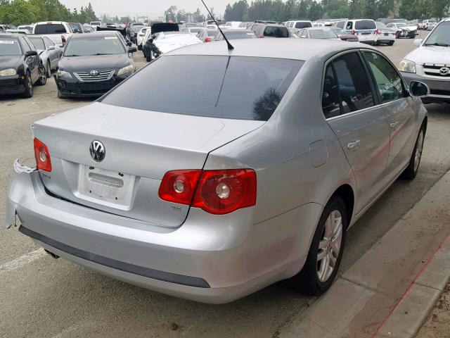 3VWEG71K27M129405 - 2007 VOLKSWAGEN JETTA WOLF SILVER photo 4