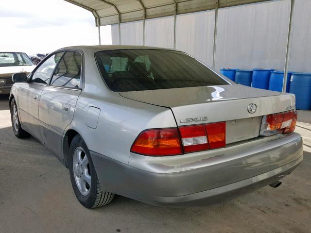 JT8BF28GXX5062067 - 1999 LEXUS ES 300 TWO TONE photo 3