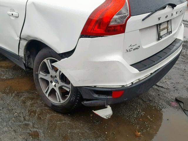 YV4902DZ2D2383264 - 2013 VOLVO XC60 T6 WHITE photo 9