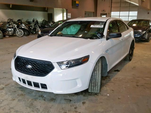 1FAHP2L89HG145056 - 2017 FORD TAURUS POL WHITE photo 2