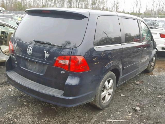 2V4RW3D15AR272308 - 2010 VOLKSWAGEN ROUTAN SE BLUE photo 4