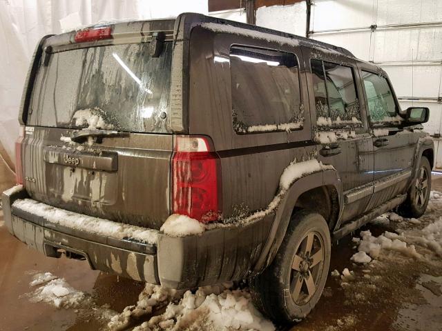 1J8HG48K96C363215 - 2006 JEEP COMMANDER GRAY photo 4