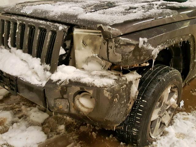 1J8HG48K96C363215 - 2006 JEEP COMMANDER GRAY photo 9