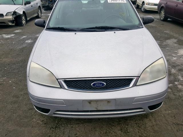 1FAFP34N66W242994 - 2006 FORD FOCUS ZX4 SILVER photo 9