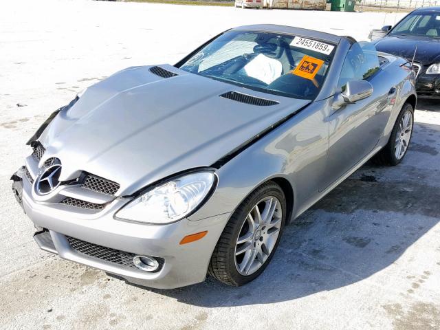 WDBWK54F39F211265 - 2009 MERCEDES-BENZ SLK 300 GRAY photo 2