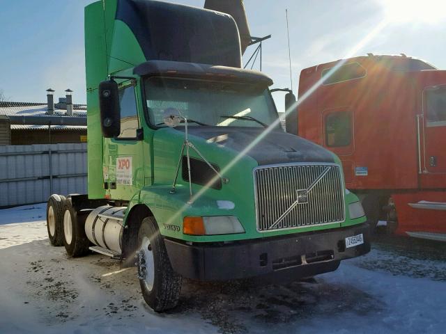 4V4MC9GF83N338653 - 2003 VOLVO VN VNM GREEN photo 1